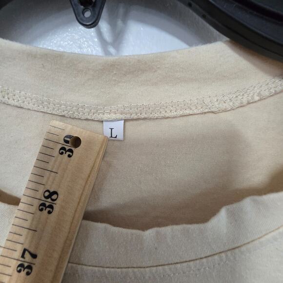 Stranger Things Friends Don’t Lie Shirt SZ L Khaki - Picture 2 of 8